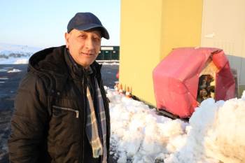 Üniversite Çalışanından Sokak Hayvanları İçin Kulübe
