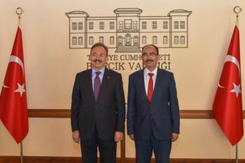 Üniversite İçin Çeşitli İstişarelerde Bulundu
