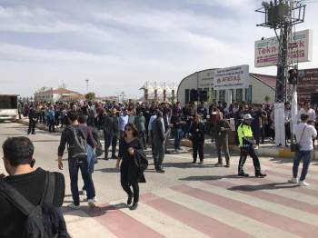 Üniversite Öğrencileri Kazada Ölen Arkadaşlarını Unutmadılar
