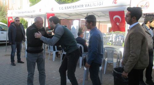 Üniversite öğrencileri şehit evine gitti