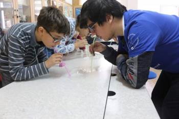 Üniversite Öğrencilerinden Köy Okulunda Atölye Çalışması
