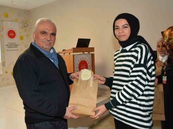 Üniversite Öğrencilerine İftar Yemeği Programı Düzenlendi
