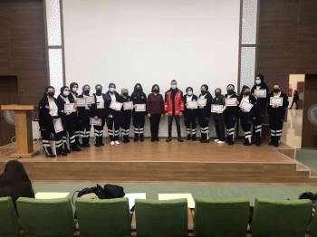 Üniversite Öğrencilerine Sertifikalı İlk Yardım Eğitimi Verildi
