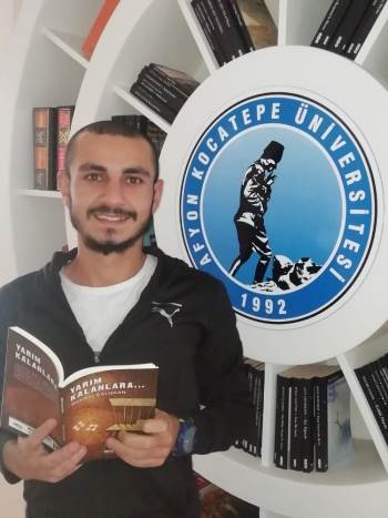 Üniversite Öğrencisinin ‘Yarım Kalanlara’ İsimli Kitabı Yayınlandı
