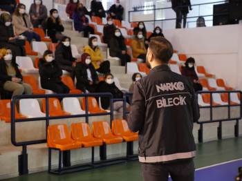 Üniversite Personeline “En İyi Narkotik Polisi: Anne” Konulu Sunum
