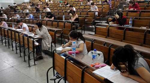 ÜNİVERSİTEDE ÖZELLER İLK ÜÇTE