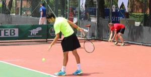 Üniversitede tenis heyecanı