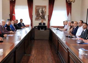 Üniversitelerin Açılış Hazırlıkları Gündemiyle Toplantı Gerçekleştirildi
