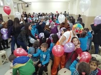 Üniversiteli Gençler Minik Öğrencilerle Buluştu
