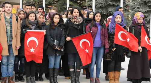 Üniversitelilerden polise anlamlı destek