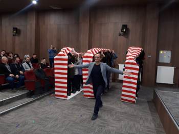 Üniversiteye Hazırlanan Öğrencilere Emet Tarihinde İlk Defa Motivasyon Eğitimi Verildi
