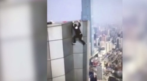 Ünlü akrobatın feci ölümü kamerada!