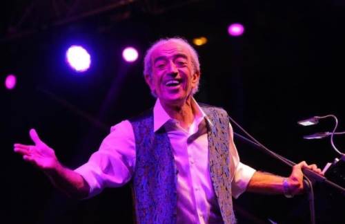 Ünlü sanatçı Edip Akbayram yaşamını yitirdi