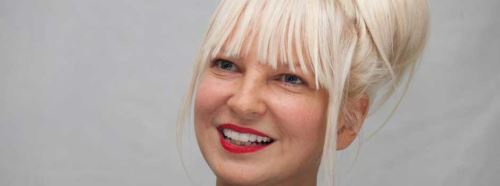 Ünlü şarkıcı çıplak fotoğrafını paylaştı!