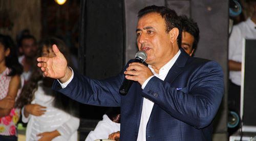 Ünlü Türkücü Ciğerci Ahmet'in açılışına geldi
