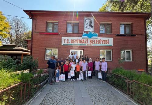 Ünlüce, ders başı yapan öğrencileri unutmadı!