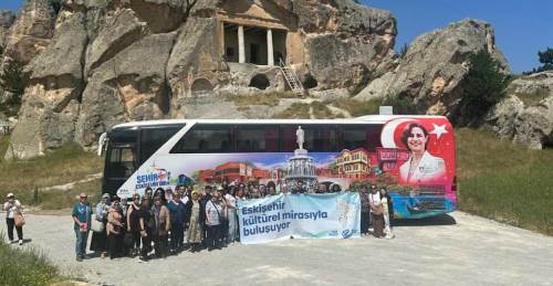 Ünlüce'den Eskişehirli kadınlara "Frig Vadisi" hediyesi