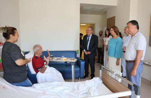 Ünlüce gençlere seslendi: "Kendinizi yalnız hissetmeyin"