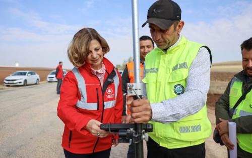 Ünlüce neşteri vurdu