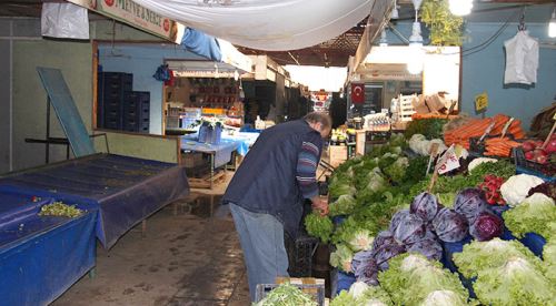 Unutulan kapalı pazar esnafı perişan