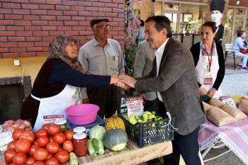 Üreten eller Hanımeli Sokak'ta
