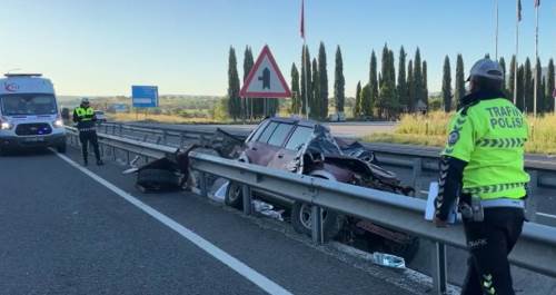 Uşak’ta feci kaza: 1 ölü, 2 yaralı