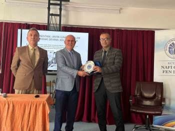 Uşak Üniversitesi Rektörü Savaş, Kütahya Nafi Güral Fen Lisesi Öğrencileriyle Buluştu
