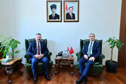 Uşak Valisi Dr. Naci Aktaş, Eskişehir Valisi Hüseyin Aksoy’u ziyaret etti