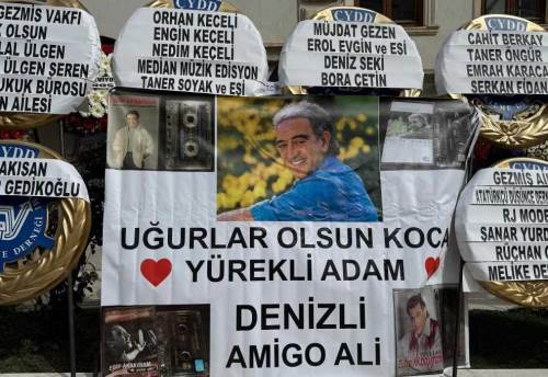 Usta sanatçı Edip Akbayram son yolculuğuna uğurlandı