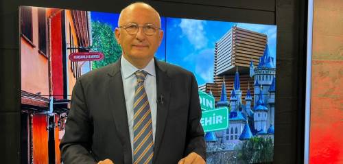 Utku Çakırözer: “CHP yıkılırsa Türkiye ayağa kalkamaz”