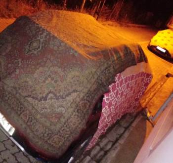 Uyarıları Dikkate Aldılar Araçlarının Üstüne Battaniye Örttüler
