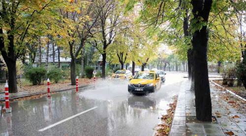 Uyarısı yapılmıştı, fırtına Eskişehir'i vurdu