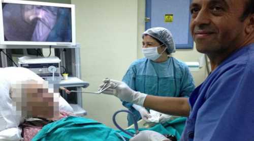 Uyurken boğazına diş protezi kaçtı