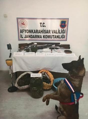 Uyuşturucu Baskını Yapılan Evden Tarihi Eser De Çıktı
