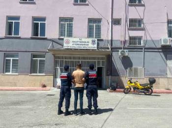 Uyuşturucu Madde Satmaktan 5 Yıl Hapisle Aranan Şahsı Jandarma Yakaladı
