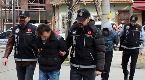Uyuşturucu satıcıları hakim karşısında