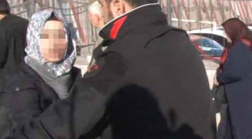 Uyuşturucu satıcısının karısı gazetecilere böyle saldırdı!