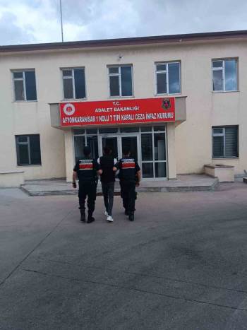 Uyuşturucu Satmaktan Aranan Şahsı Jandarma Yakaladı
