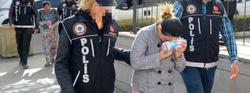 Uyuşturucu şüphelisi 2 kadın adliyeye sevk edildi