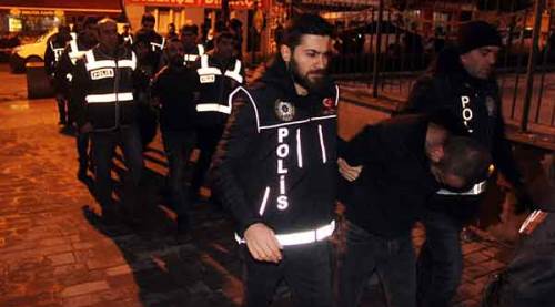 Uyuşturucu şüphelisi 9 şahıs adliyede