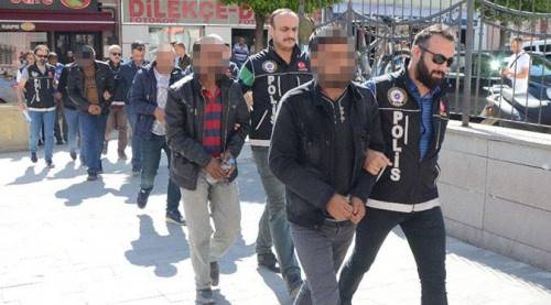 Uyuşturucu ticaretine 5 tutuklama