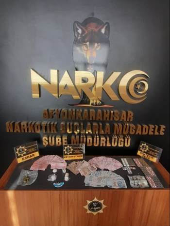 Uyuşturucu Ve Dolarla Yakalandılar
