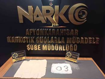 Uyuşturucuyu Peçeteye Emdirdiler Ama Polisin Dikkatinden Kaçmadılar
