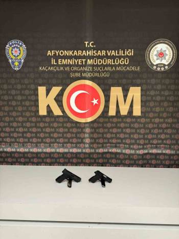 Üzerinde 2 Tabancayla Gezerken Yakalandı
