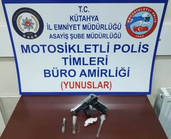 Üzerinden Uyuşturucu, Aracından Kurusıkı Tabanca Çıktı
