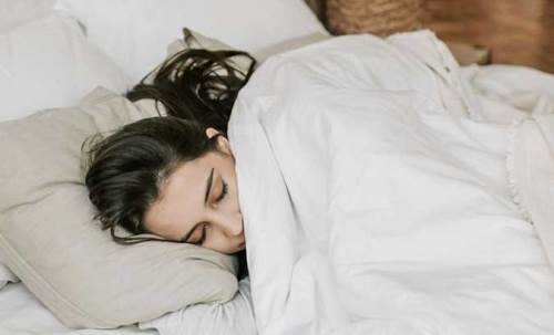 Uzmanı uyardı: 7 saat altındaki uyku, tehlikeli hastalıklara davetiye çıkarabilir