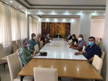 Uzun Bir Aradan Sonra Toplandılar
