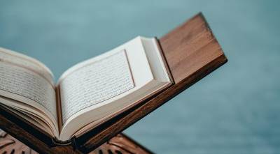 Vakıa Suresi Okunuşu, Duası Türkçe Anlamı, Arapça Yazılışı, Diyanet Meali ve Tefsiri, Dinle