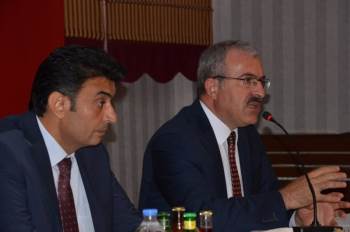 Vali, Emet’Te Muhtarlarla Bir Araya Geldi
