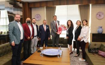 Vali, Kütahya Barosu’Nun Yeni Yönetimine Başarılar Diledi
